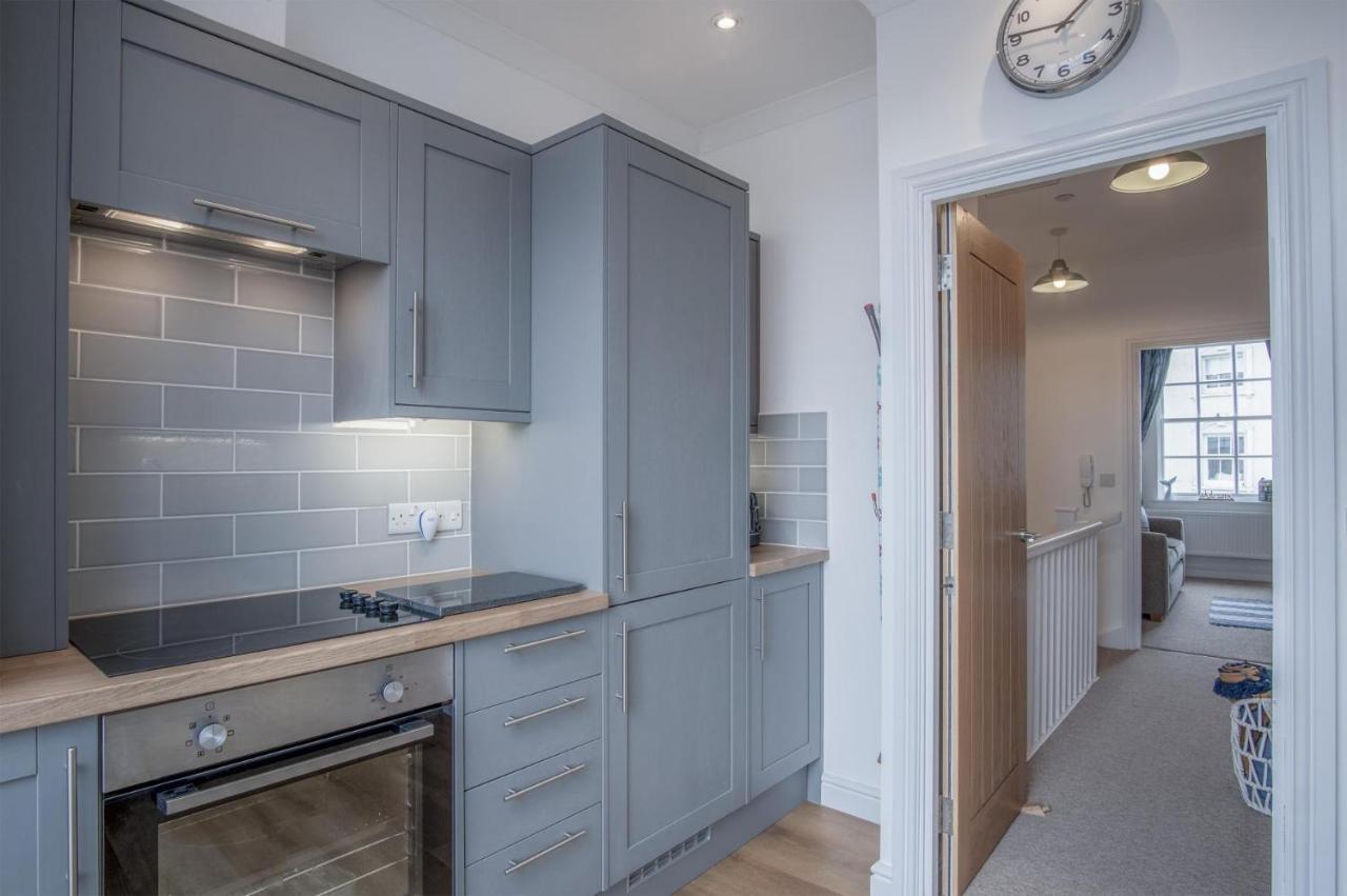 Ramsey Apartment - 2 Bedroom Apartment - Тенби Экстерьер фото