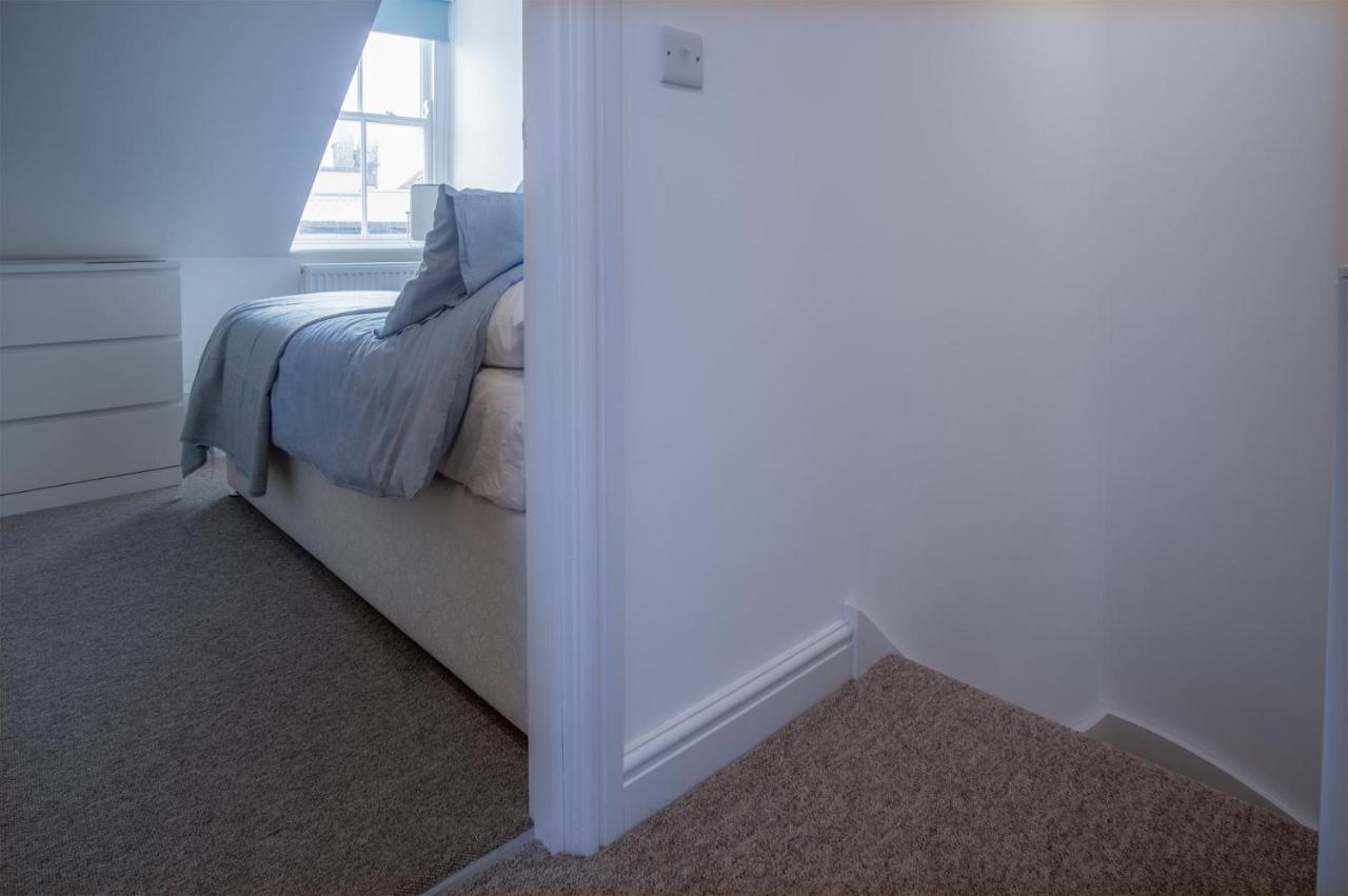 Ramsey Apartment - 2 Bedroom Apartment - Тенби Экстерьер фото