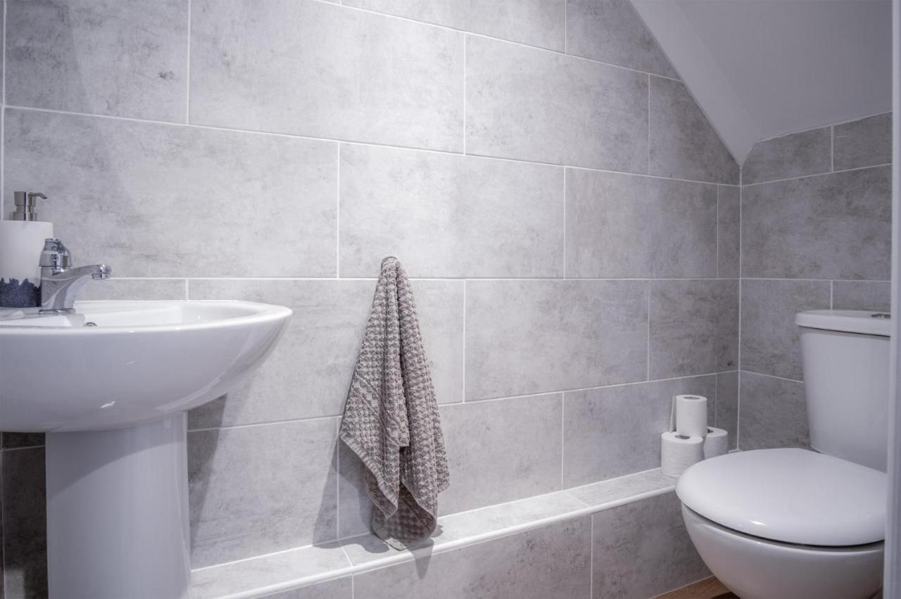 Ramsey Apartment - 2 Bedroom Apartment - Тенби Экстерьер фото