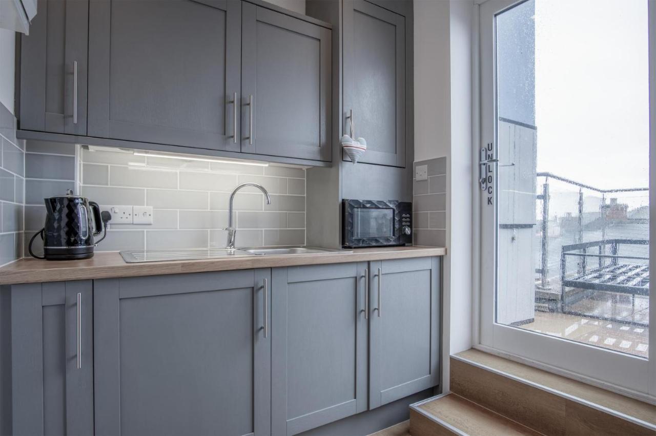Ramsey Apartment - 2 Bedroom Apartment - Тенби Экстерьер фото