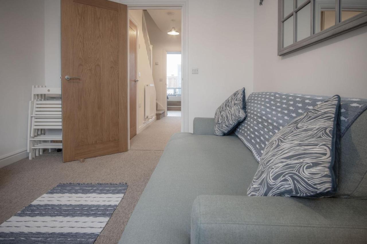 Ramsey Apartment - 2 Bedroom Apartment - Тенби Экстерьер фото